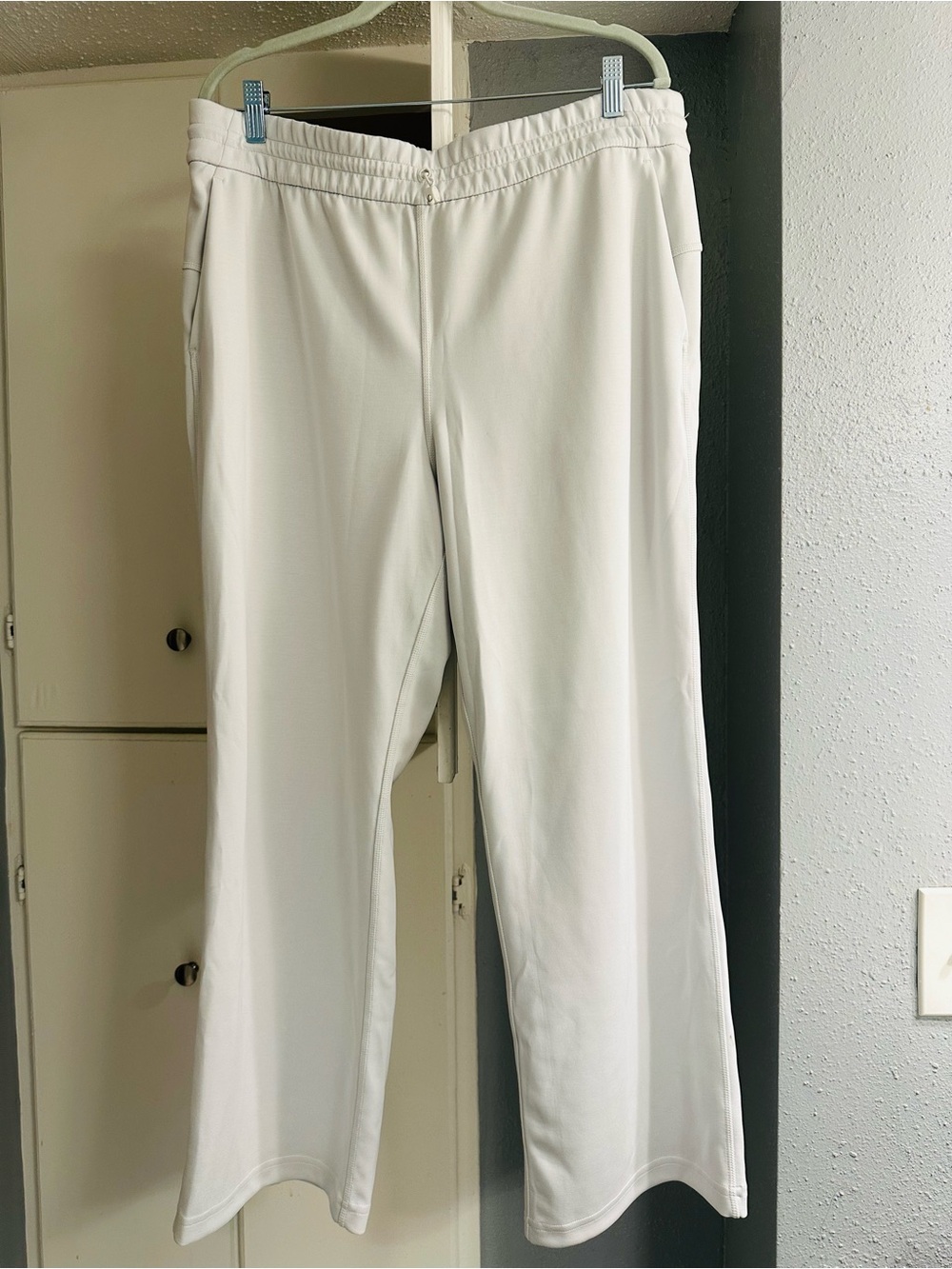 Lululemon Softstreme High Rise Straight Leg Pant Size 14 Bone White